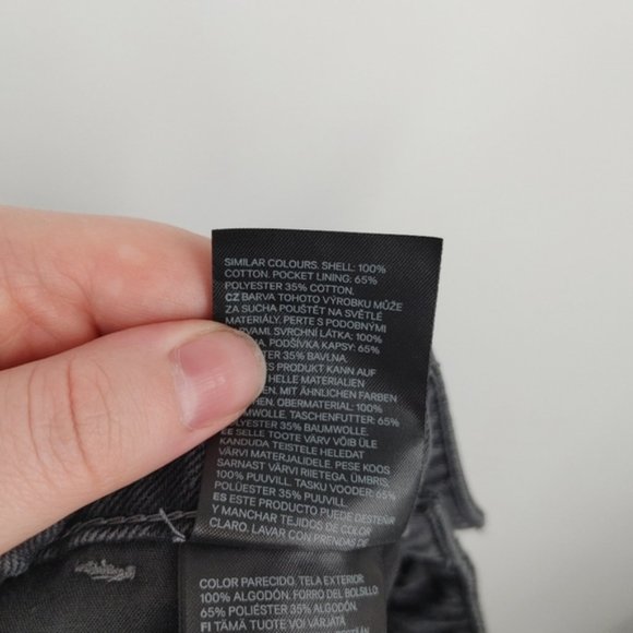 H & M  loose fit shorts - Picture 6 of 6